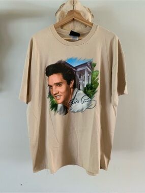 Vintage Elvis Tee 🎸